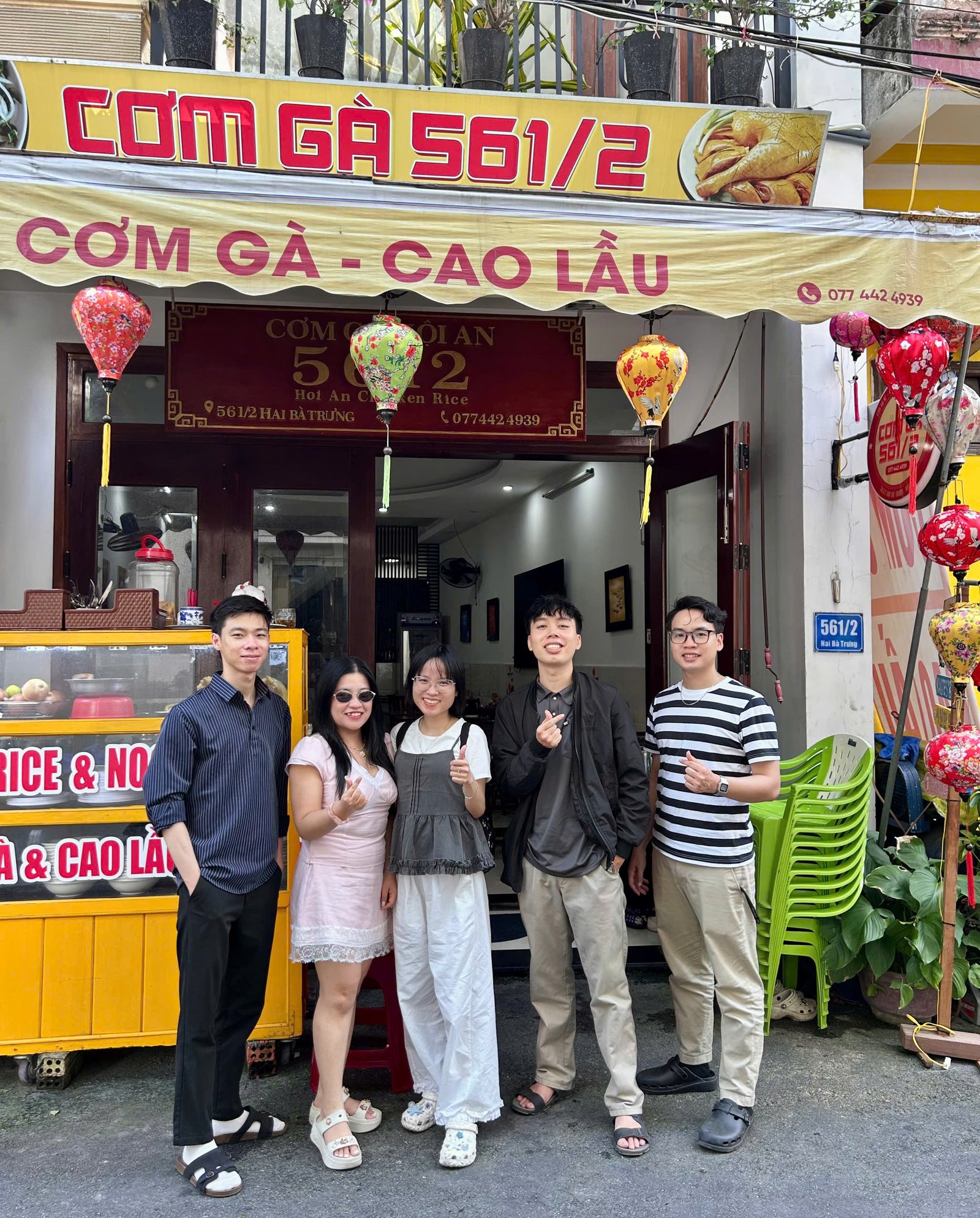 Cao lầu là gì? Vì sao món mì này gắn với Hội An? 4 Mặt tiền Cơm Gà 561/2 với bảng hiệu Cơm Gà và Cao Lầu